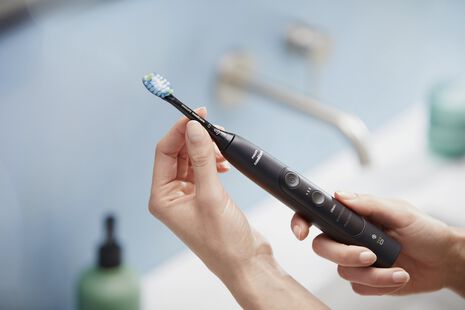 ExpertClean Black Electric Toothbrush